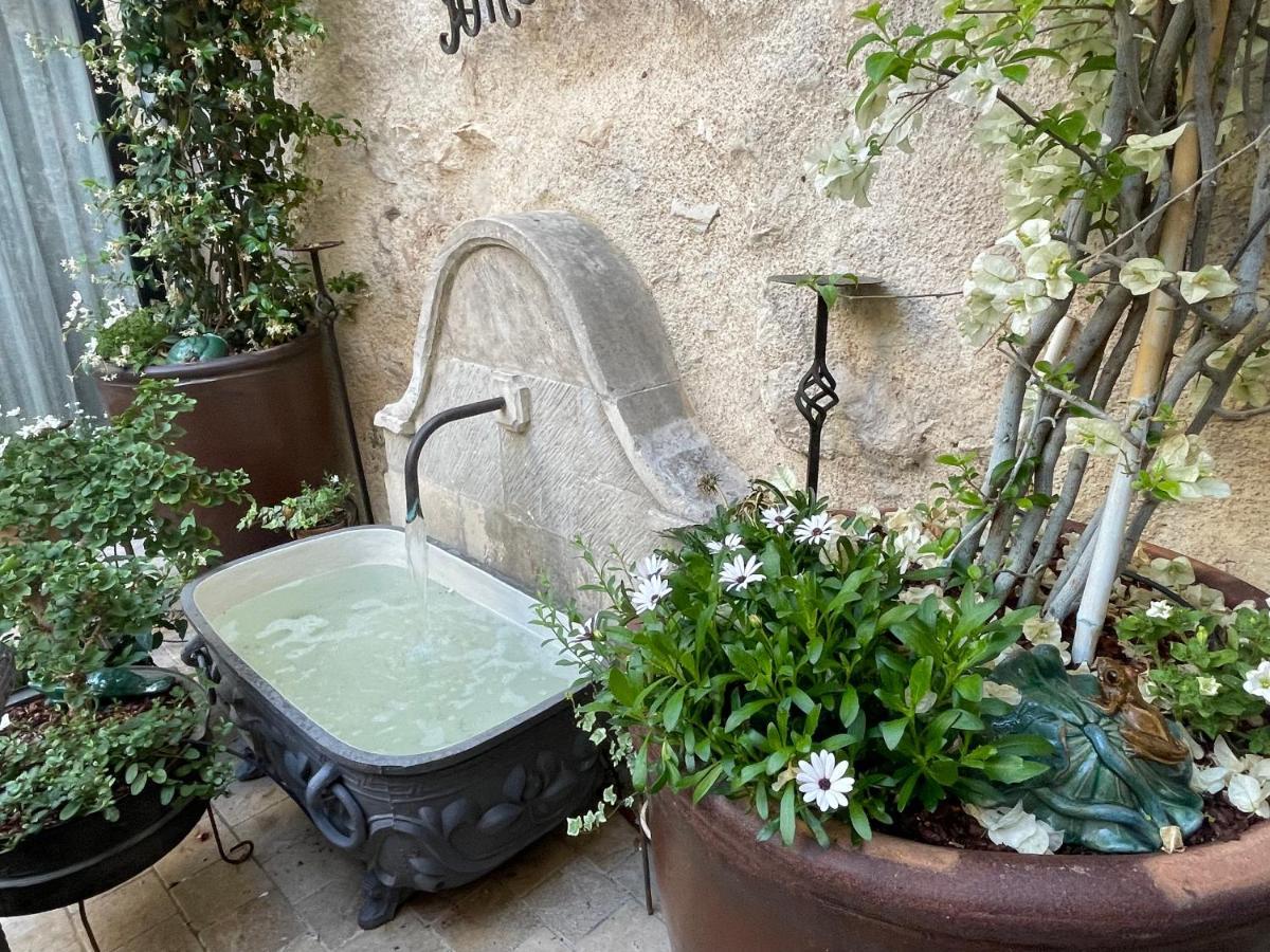 La Cour Carree Panzió Rustrel Kültér fotó